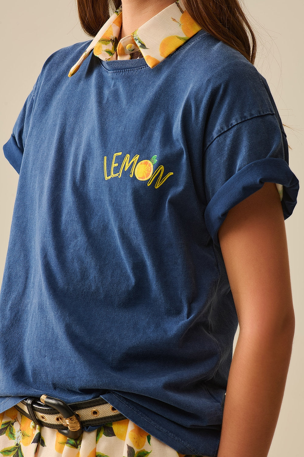 Fabriqué en Italie t-shirt bleu marine avec motif de citron