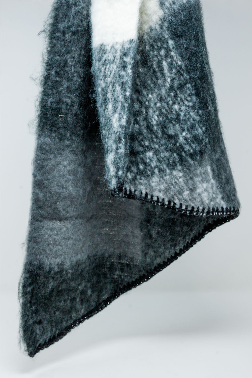 Foulard en noir et blanc