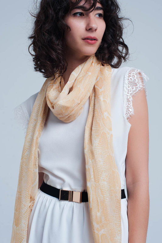 Q2 Foulard jaune avec imprimé léopard