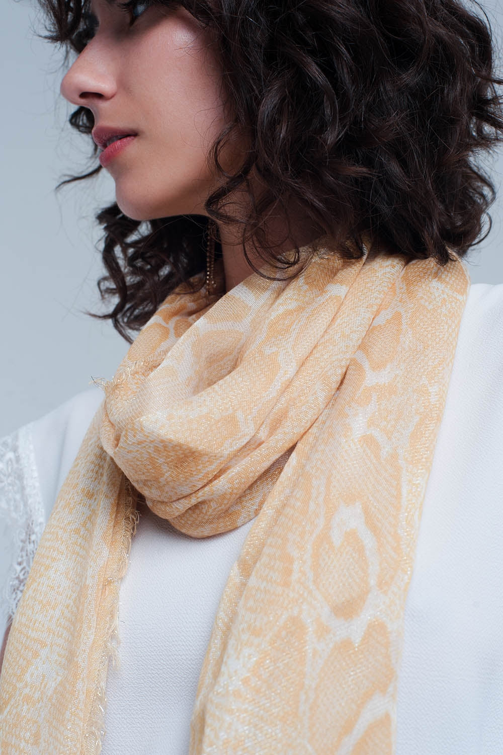 Foulard jaune avec imprimé léopard