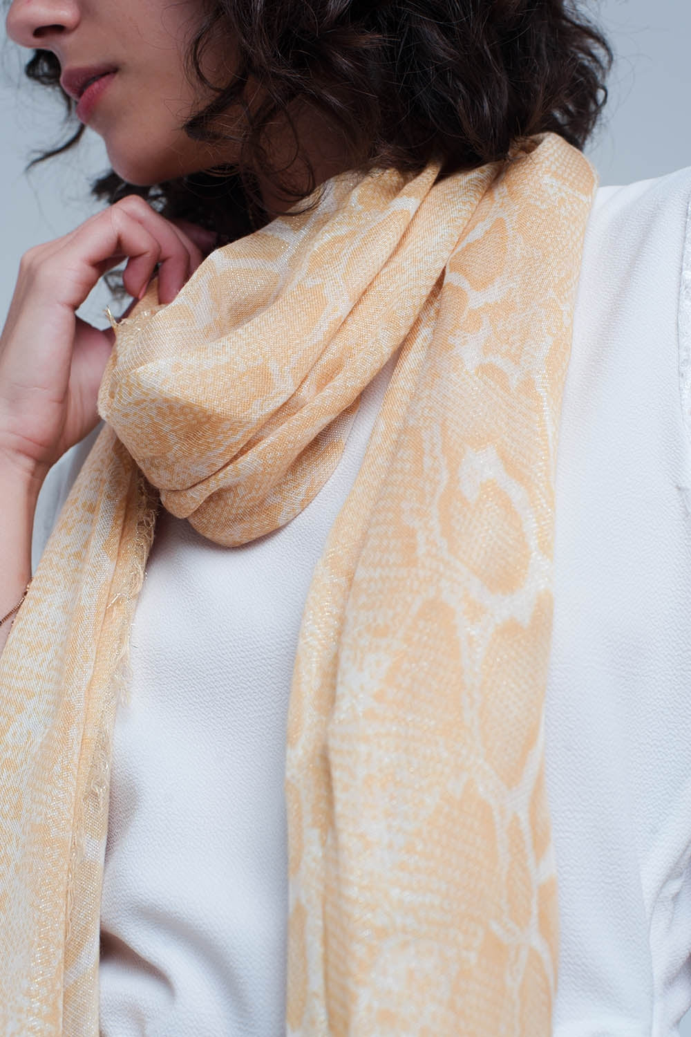Foulard jaune avec imprimé léopard