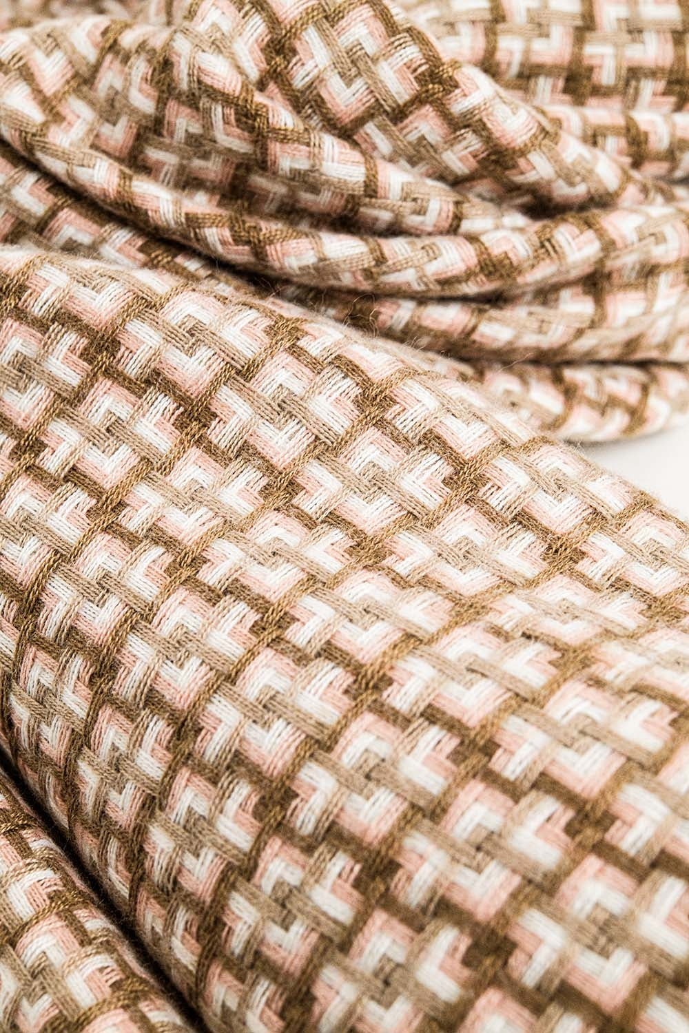 Foulard rose super douce avec imprimé géométrique