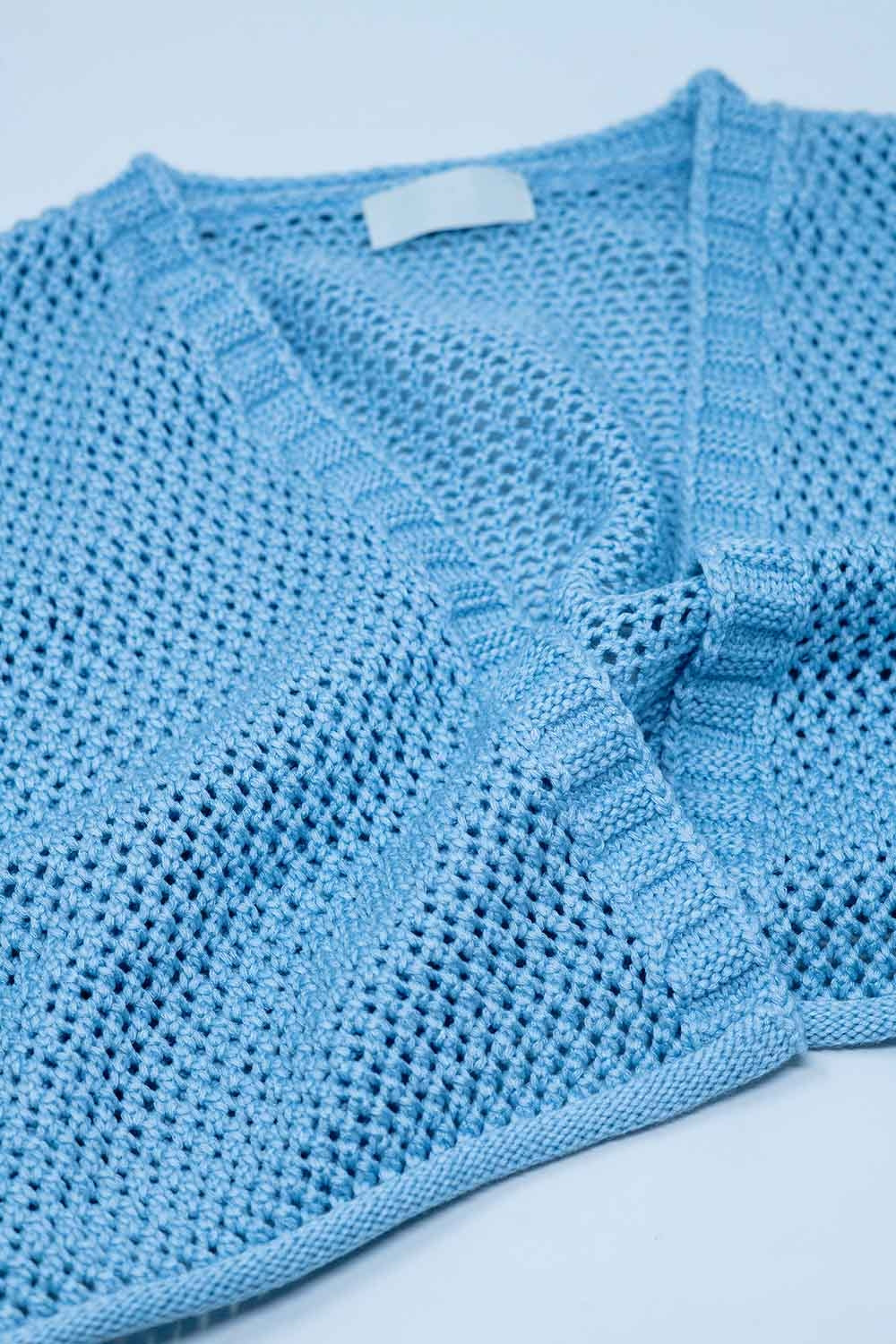 Gilet croisé basique en crochet bleu ciel