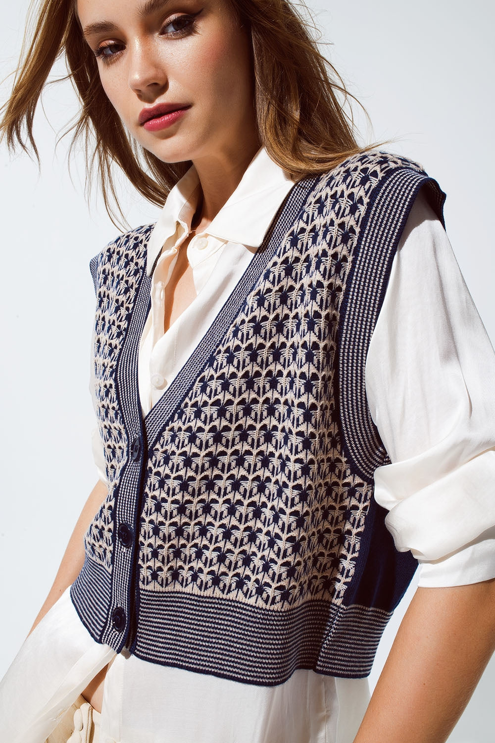 Gilet croisé en tricot avec bordures en côtes en bleu