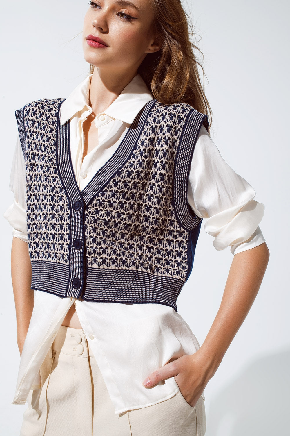 Gilet croisé en tricot avec bordures en côtes en bleu