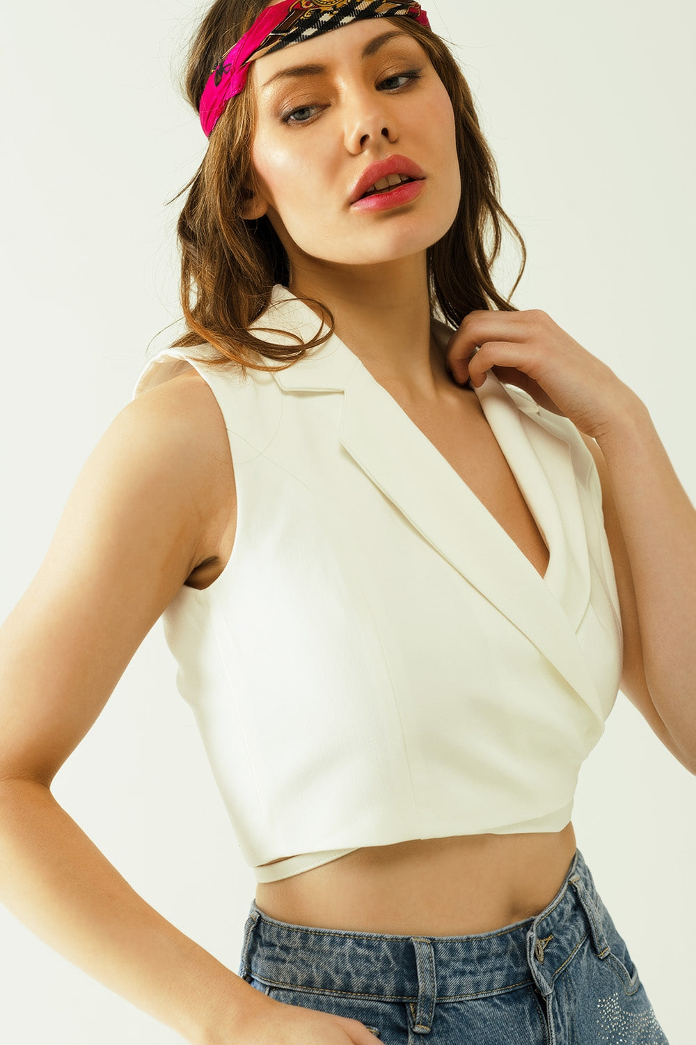 Gilet croisé enveloppé à revers échancrés en blanc