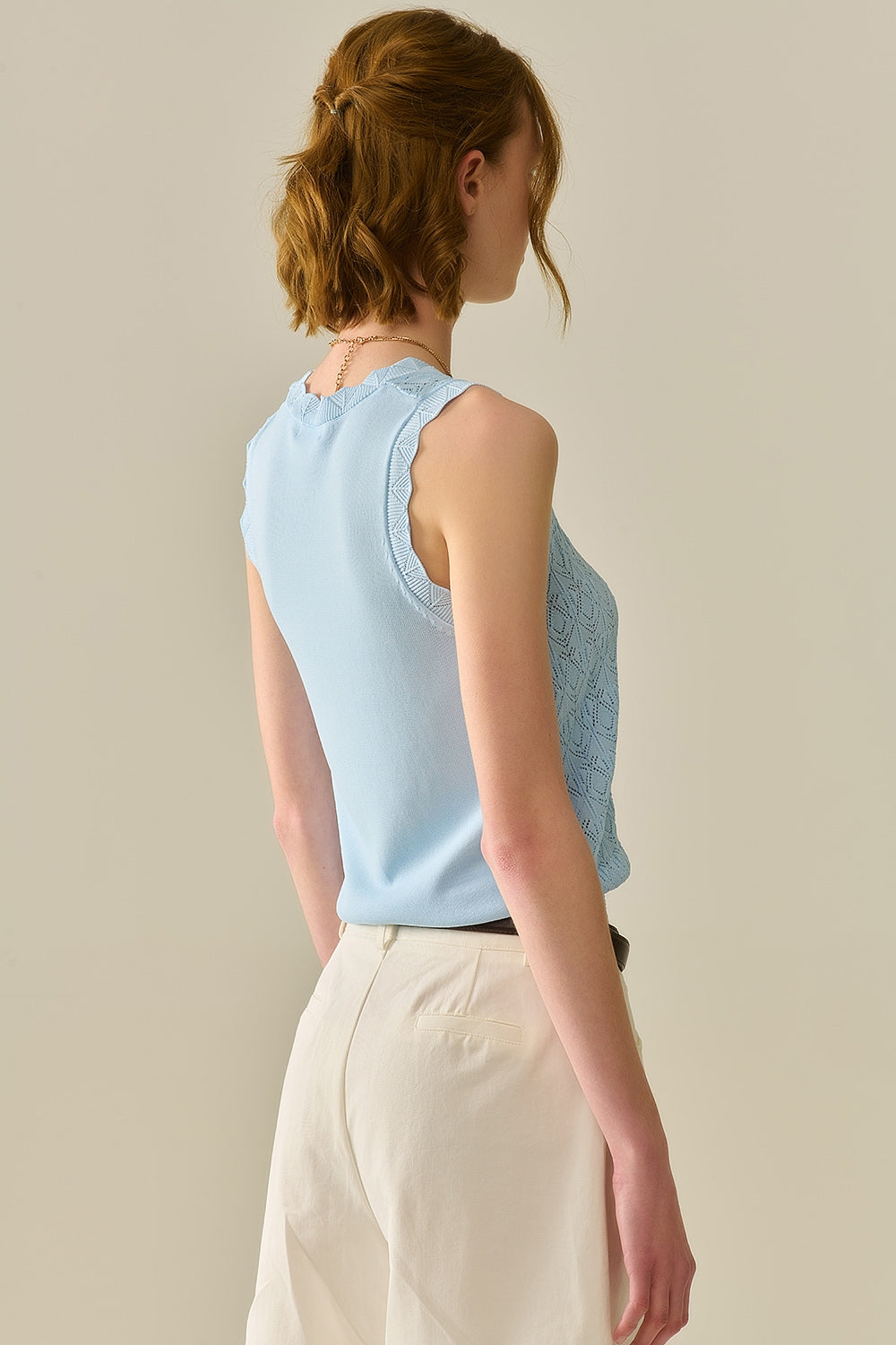 Gilet en maille pointelle avec bords festonnés en bleu bébé