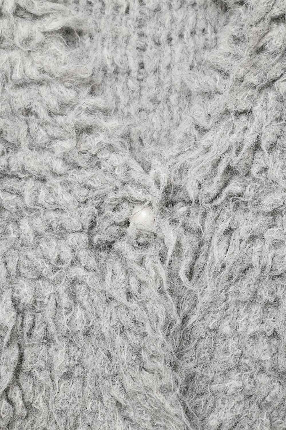 Gilet luxueux avec texture grise à poils longs