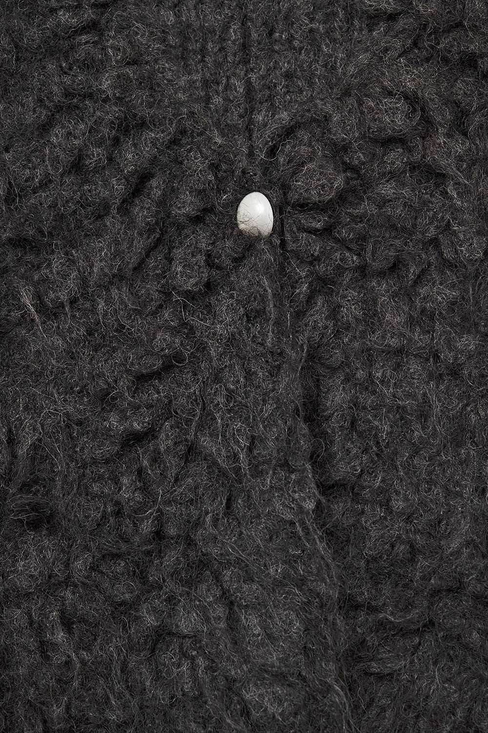 Gilet luxueux avec texture noire à poils longs