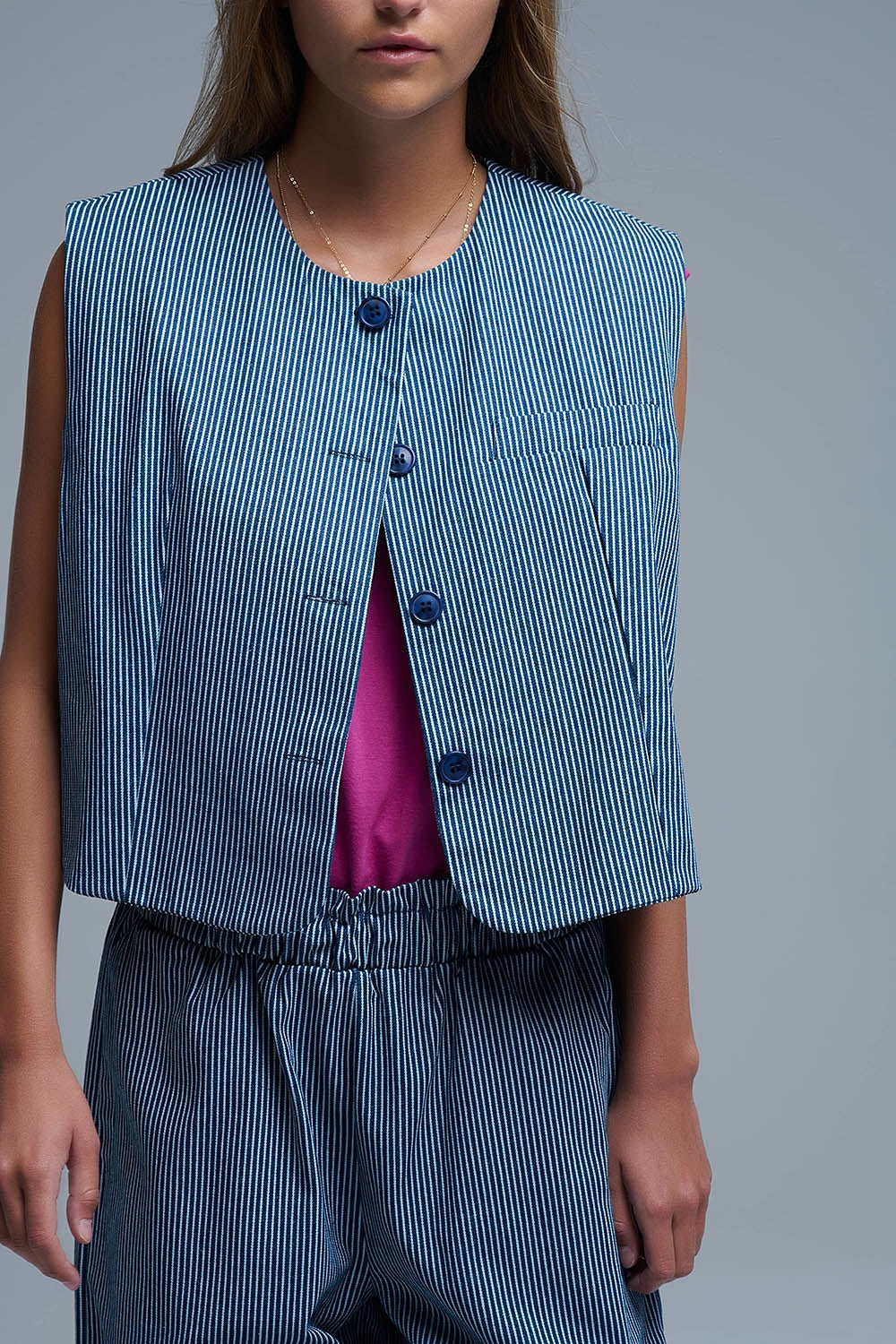 Gilet ras du cou rayé bleu et blanc