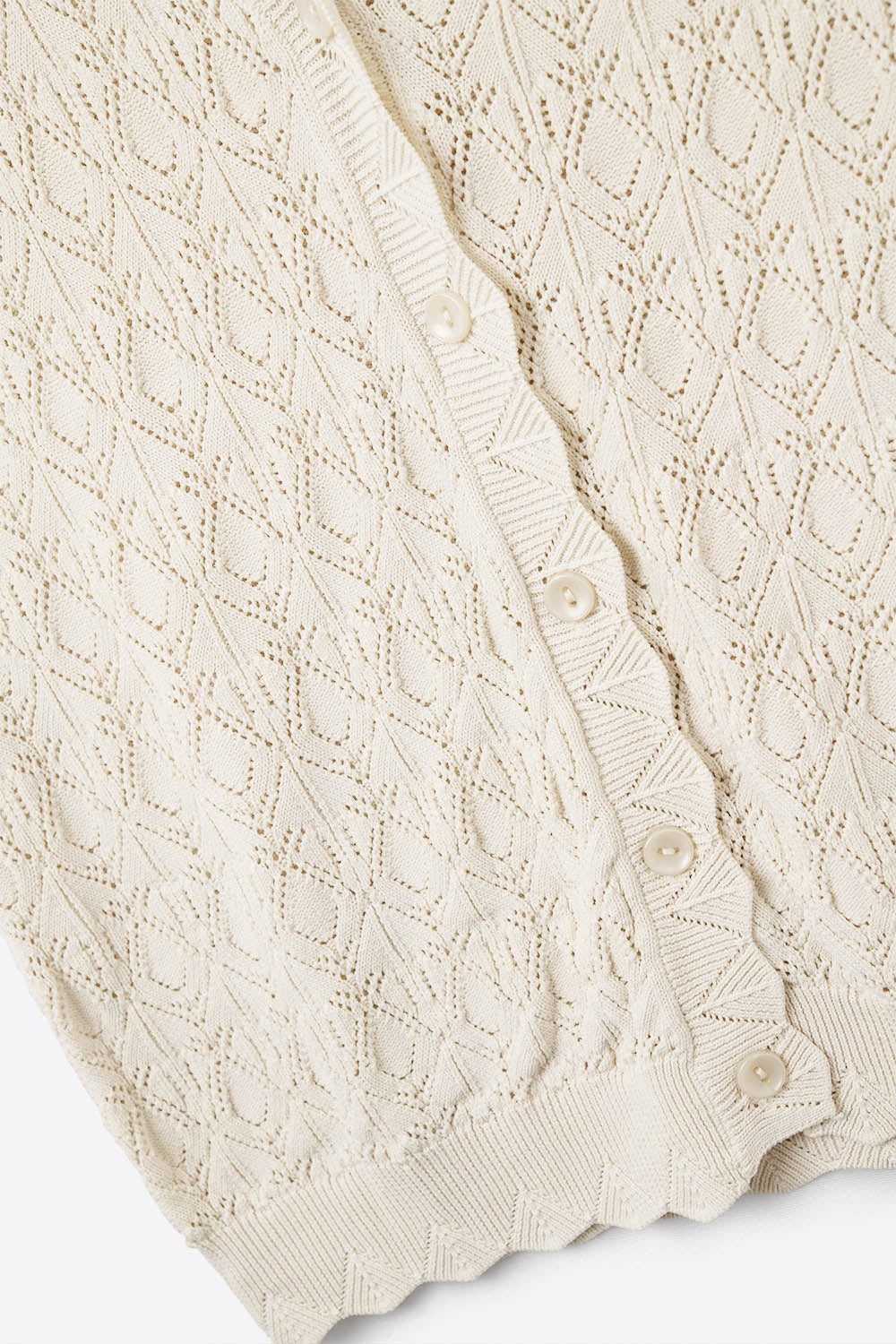 Gilet Tricoté Pointelle avec Bords Festonnés en Beige