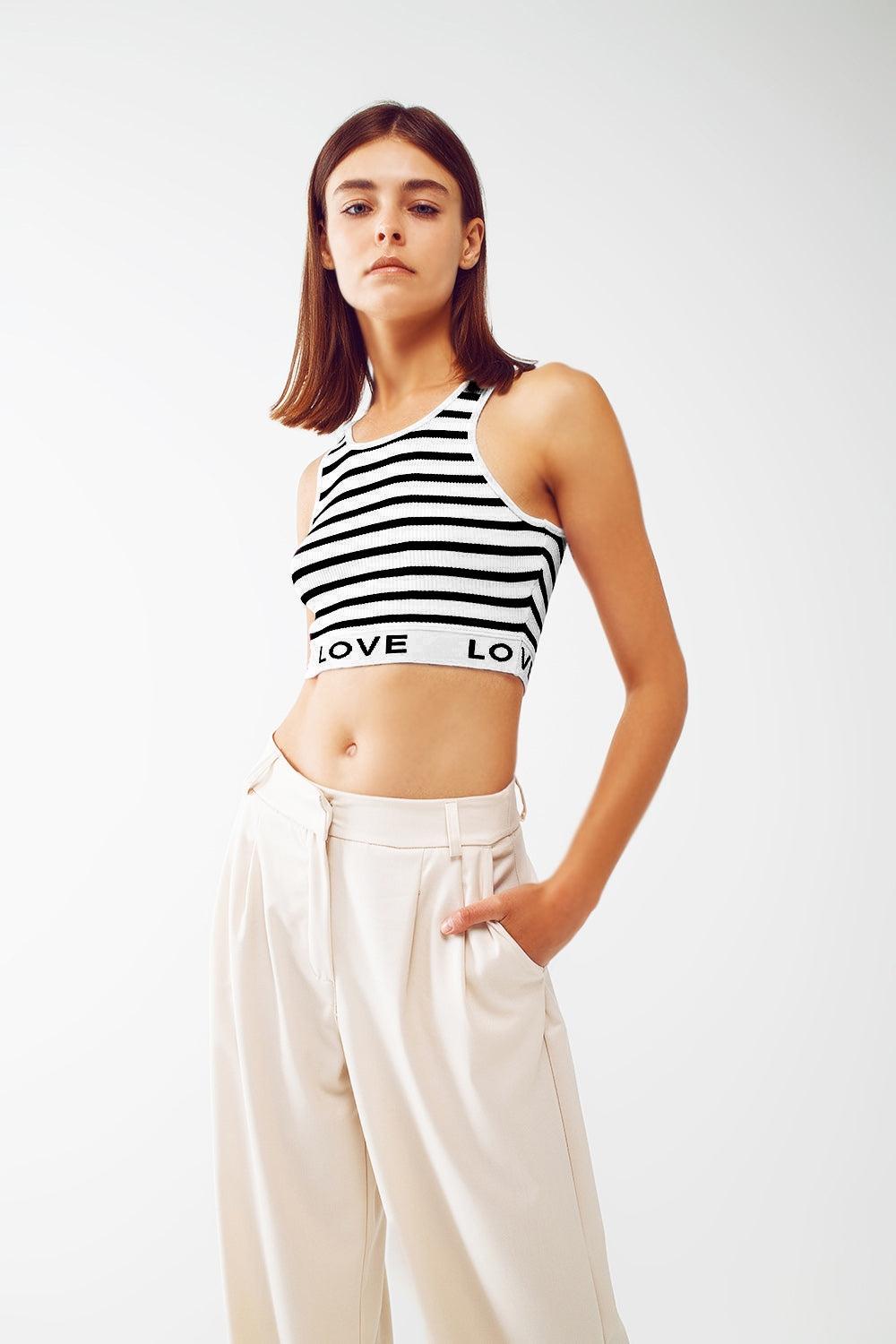 Q2 Haut court à rayures avec texte Love en blanc