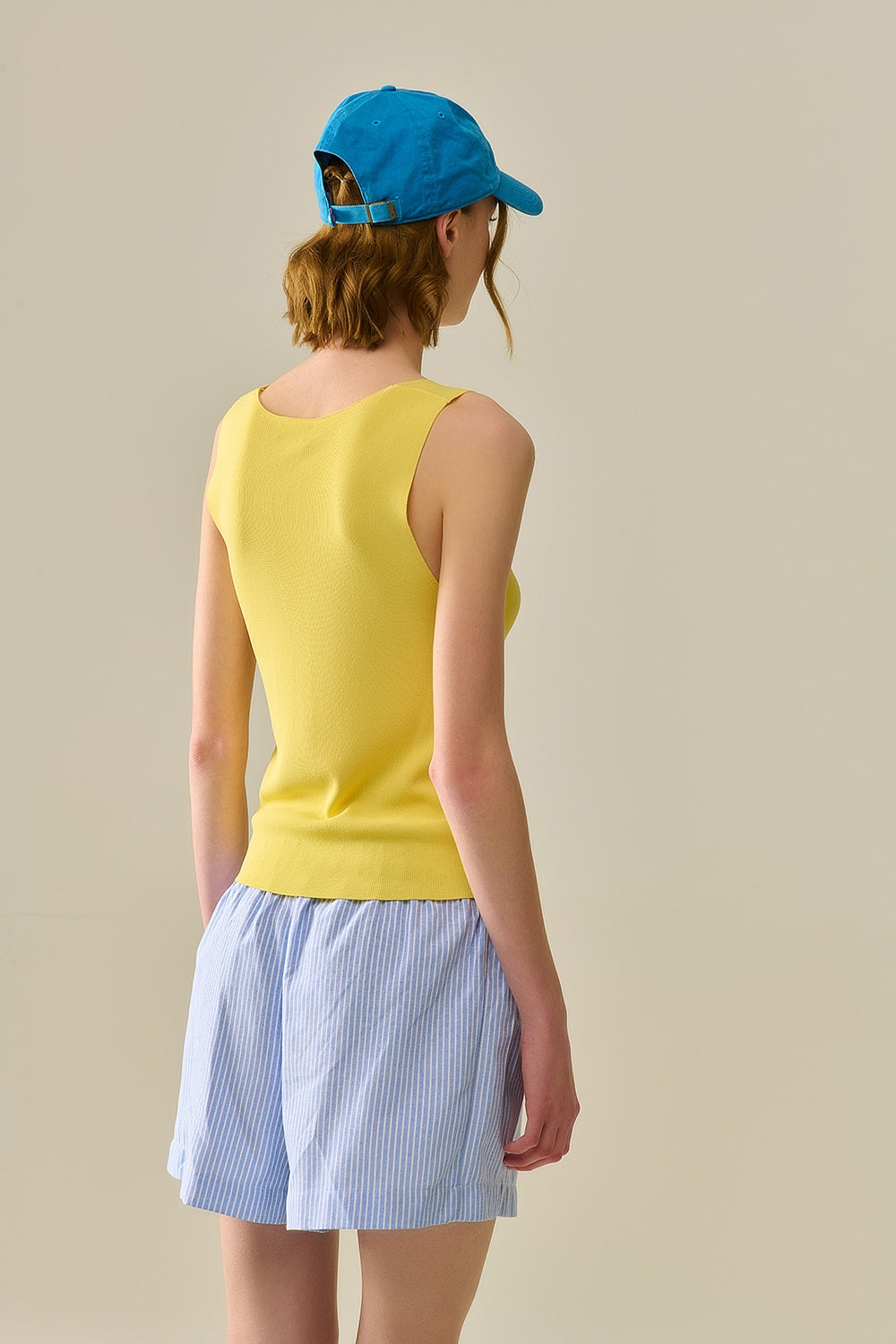Haut jaune sans manches en maille fine avec col en V