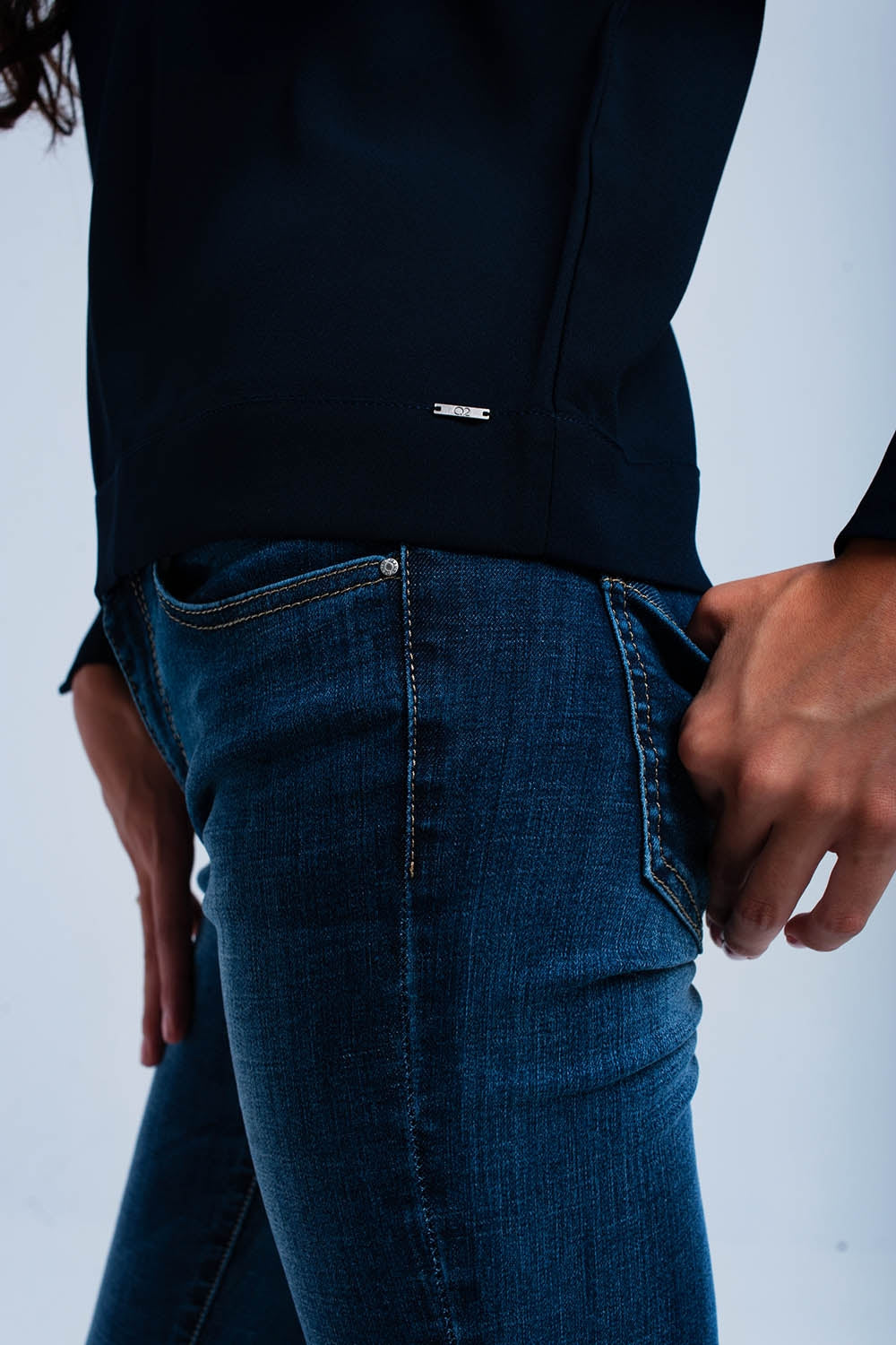 Haut navy avec noeud