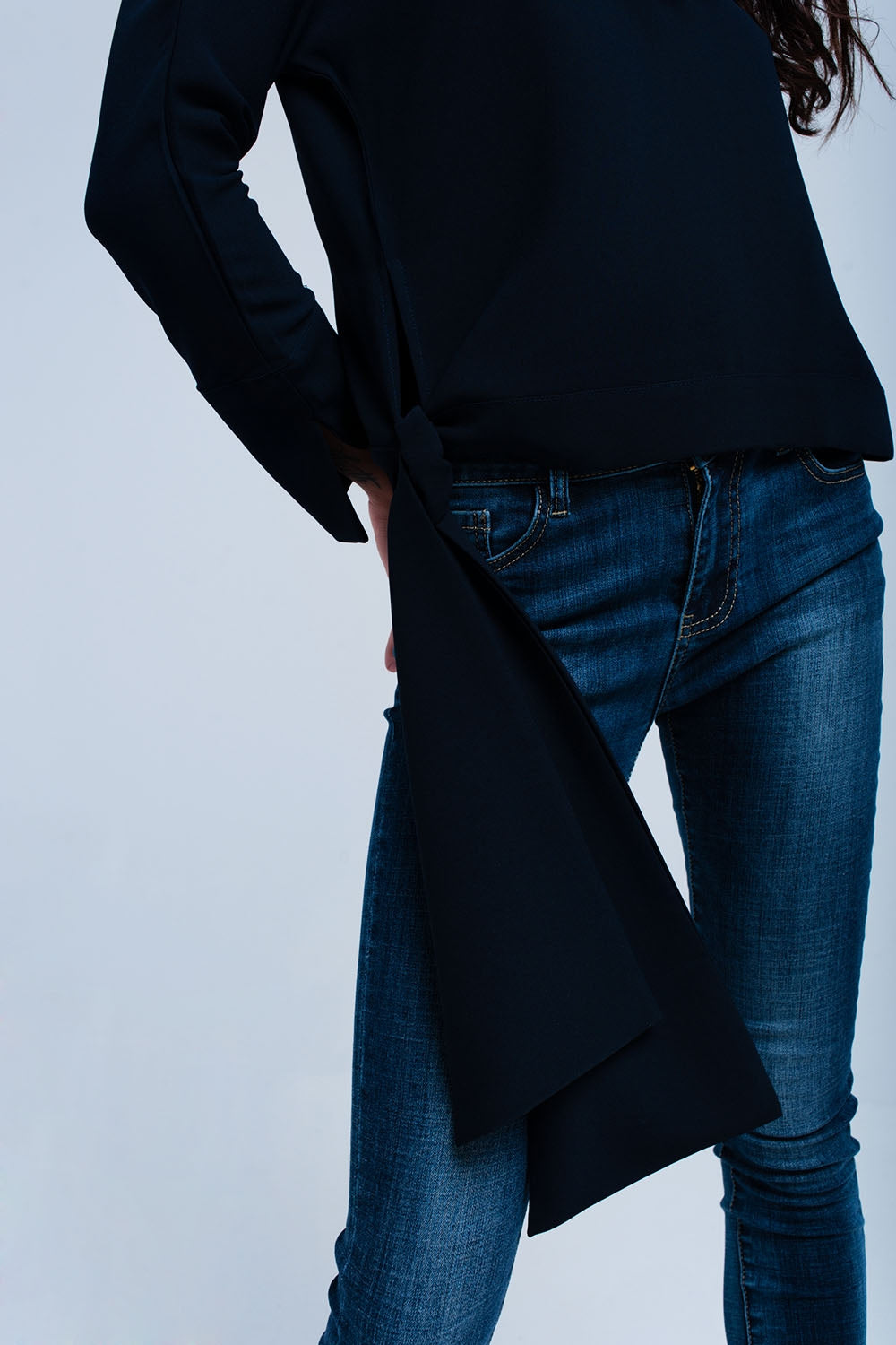 Haut navy avec noeud