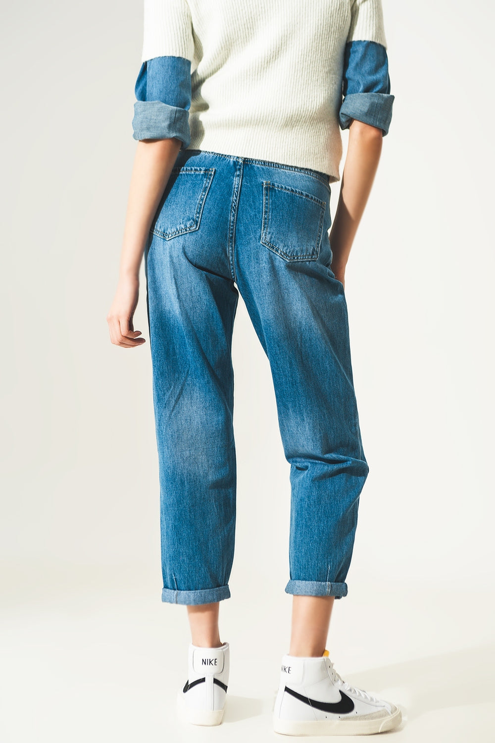Jean à coupe droite avec pinces à la taille bleu moyen