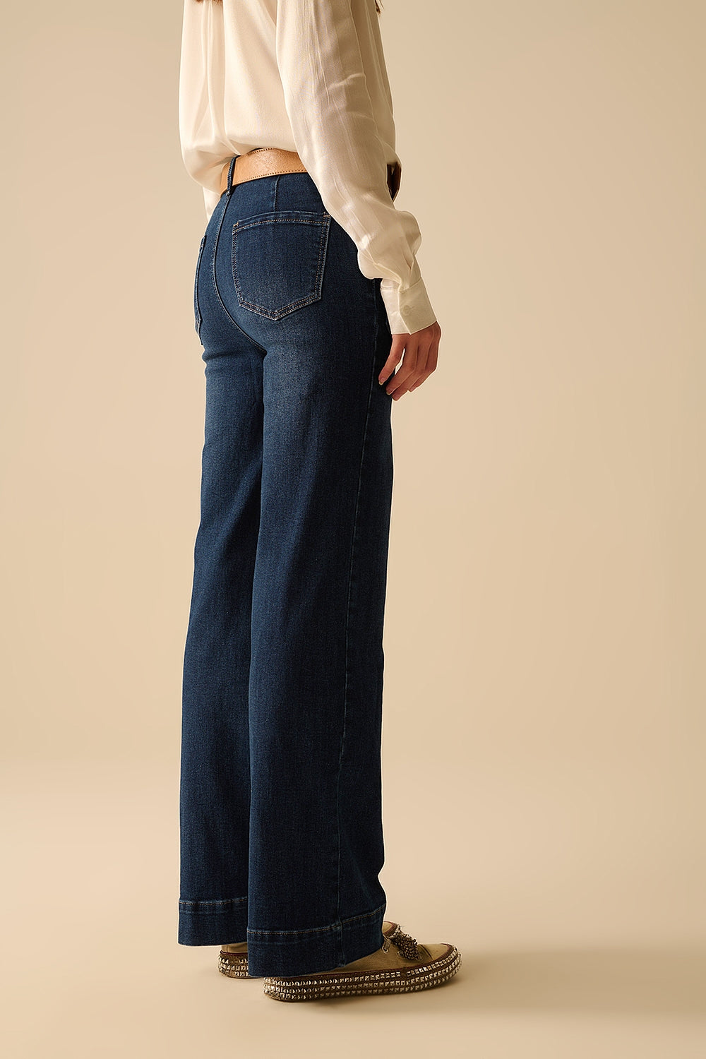 Jean à coupe large et poches en denim foncé