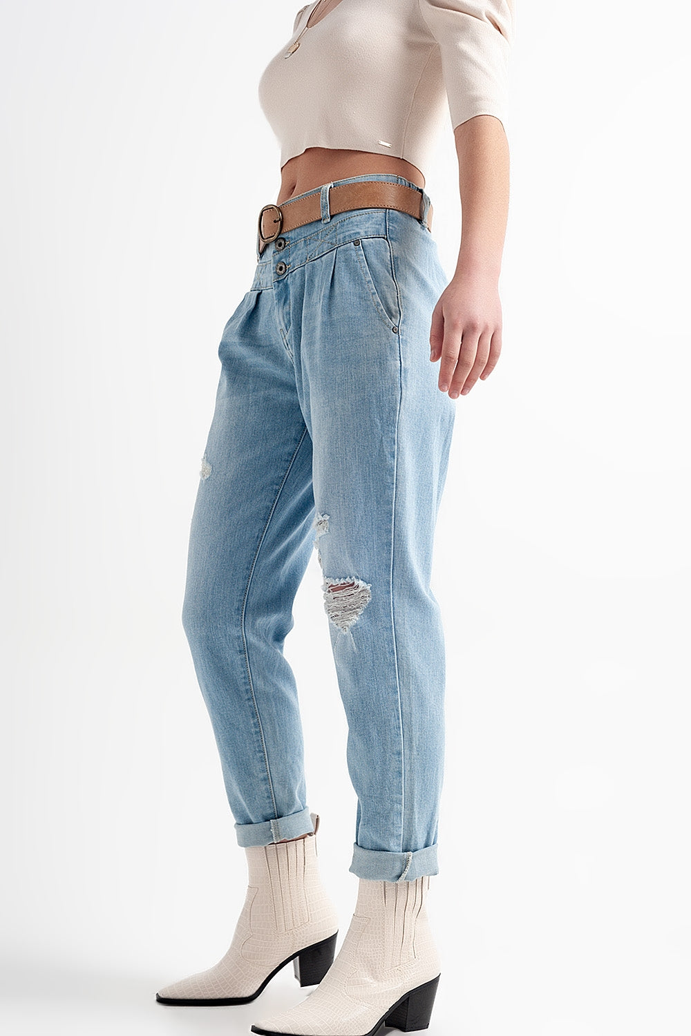 Jean à entrejambe bas en bleu délavé clair vintage avec déchirures