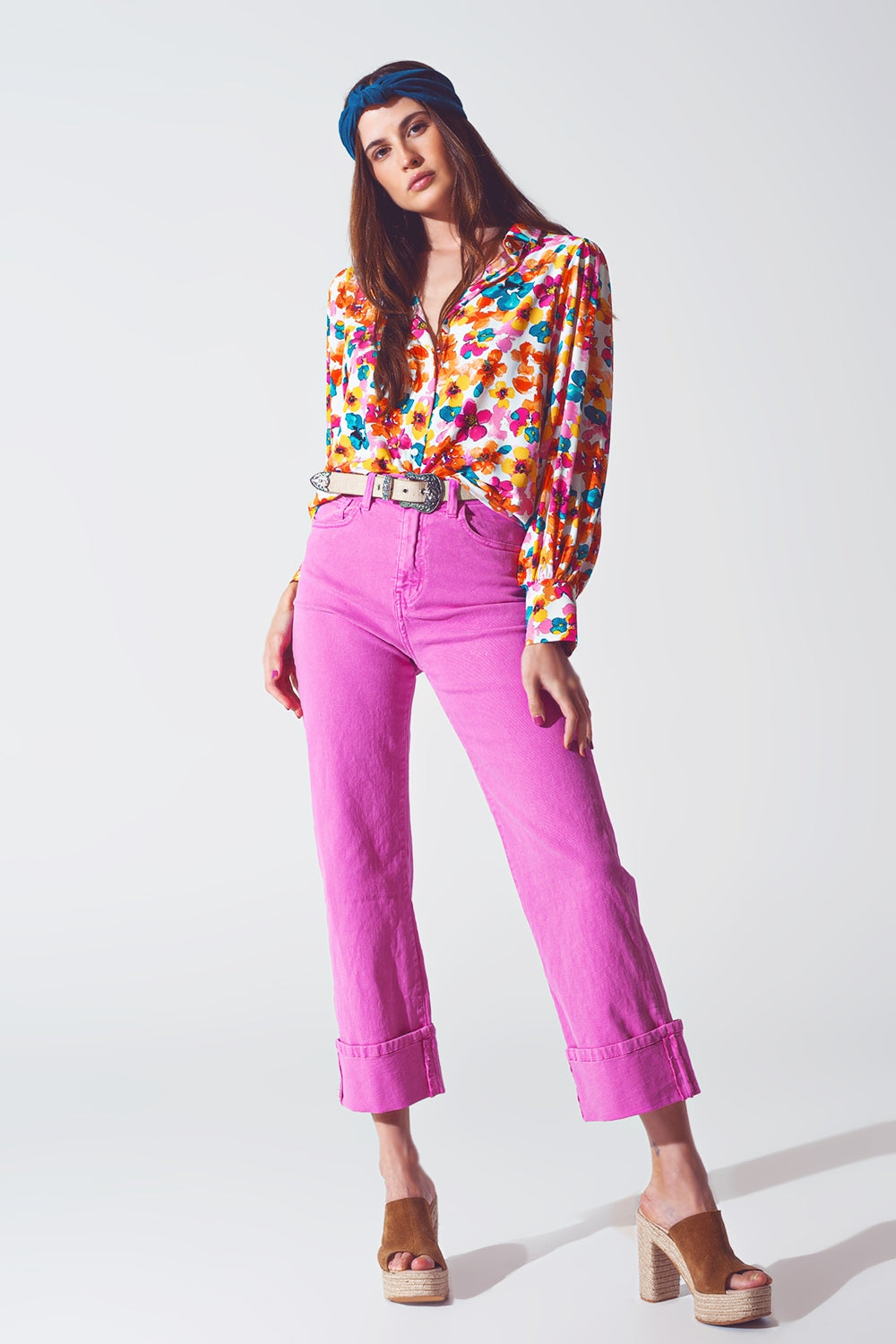 Jean à jambe droite avec ourlet coupé en fuchsia