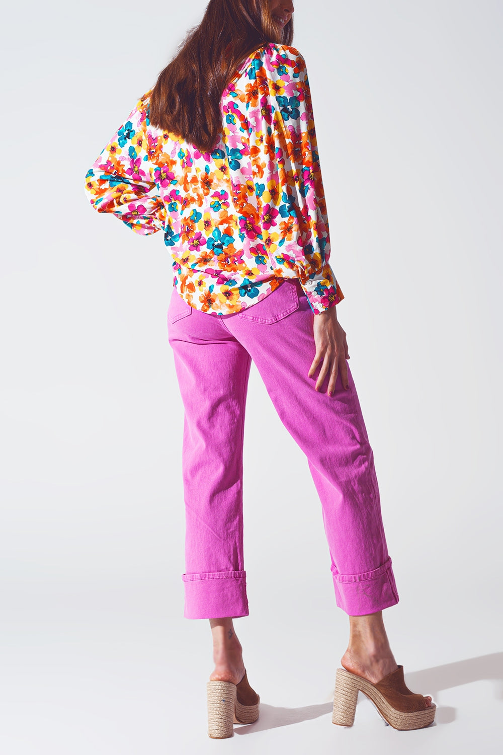 Jean à jambe droite avec ourlet coupé en fuchsia