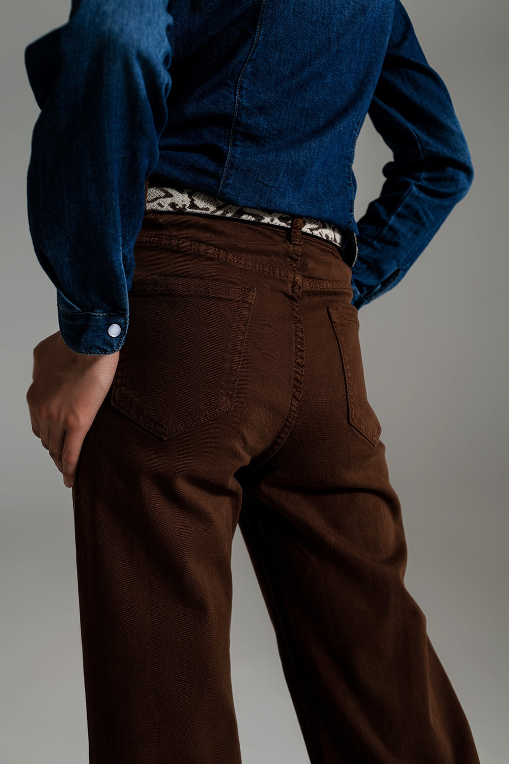Jean ample court en marron