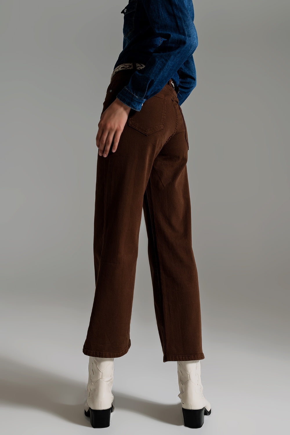 Jean ample court en marron