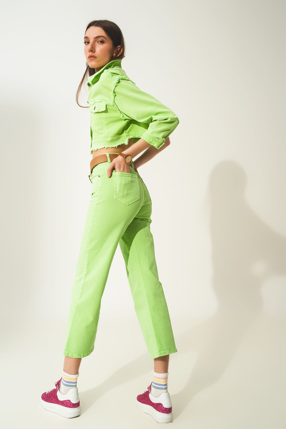 Jean ample court en vert acide