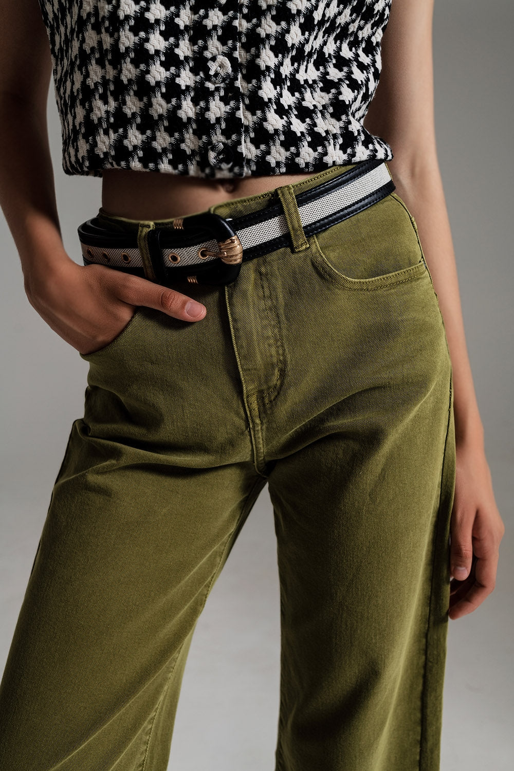 Jean ample court en Vert olive