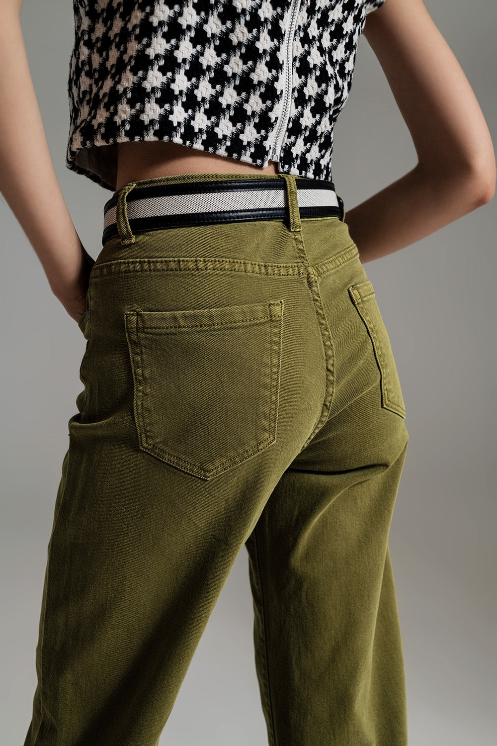 Jean ample court en Vert olive