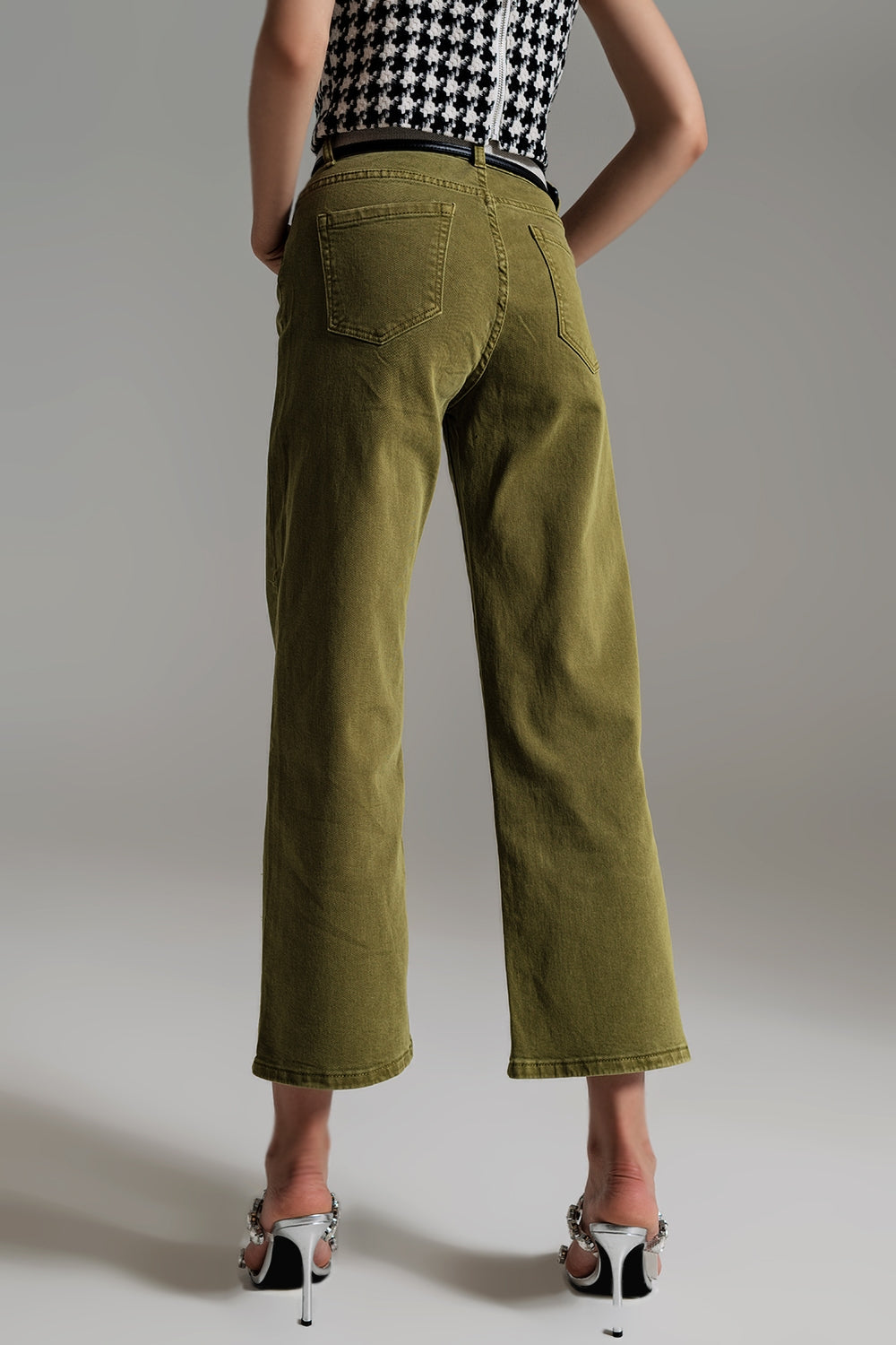 Jean ample court en Vert olive