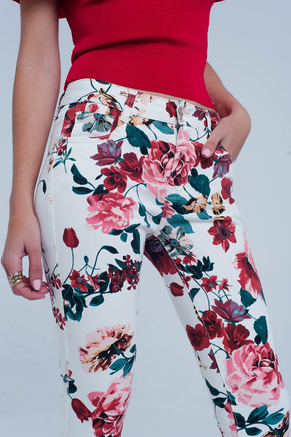 Jean blanc avec imprimé roses