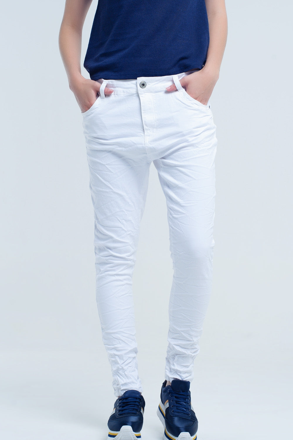 Q2 Jean blanc froissé avec des poches