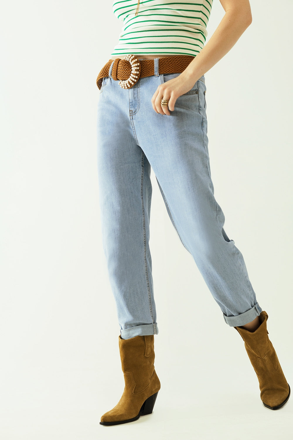 Jean boyfriend bleu clair avec détails de coutures sur les bords