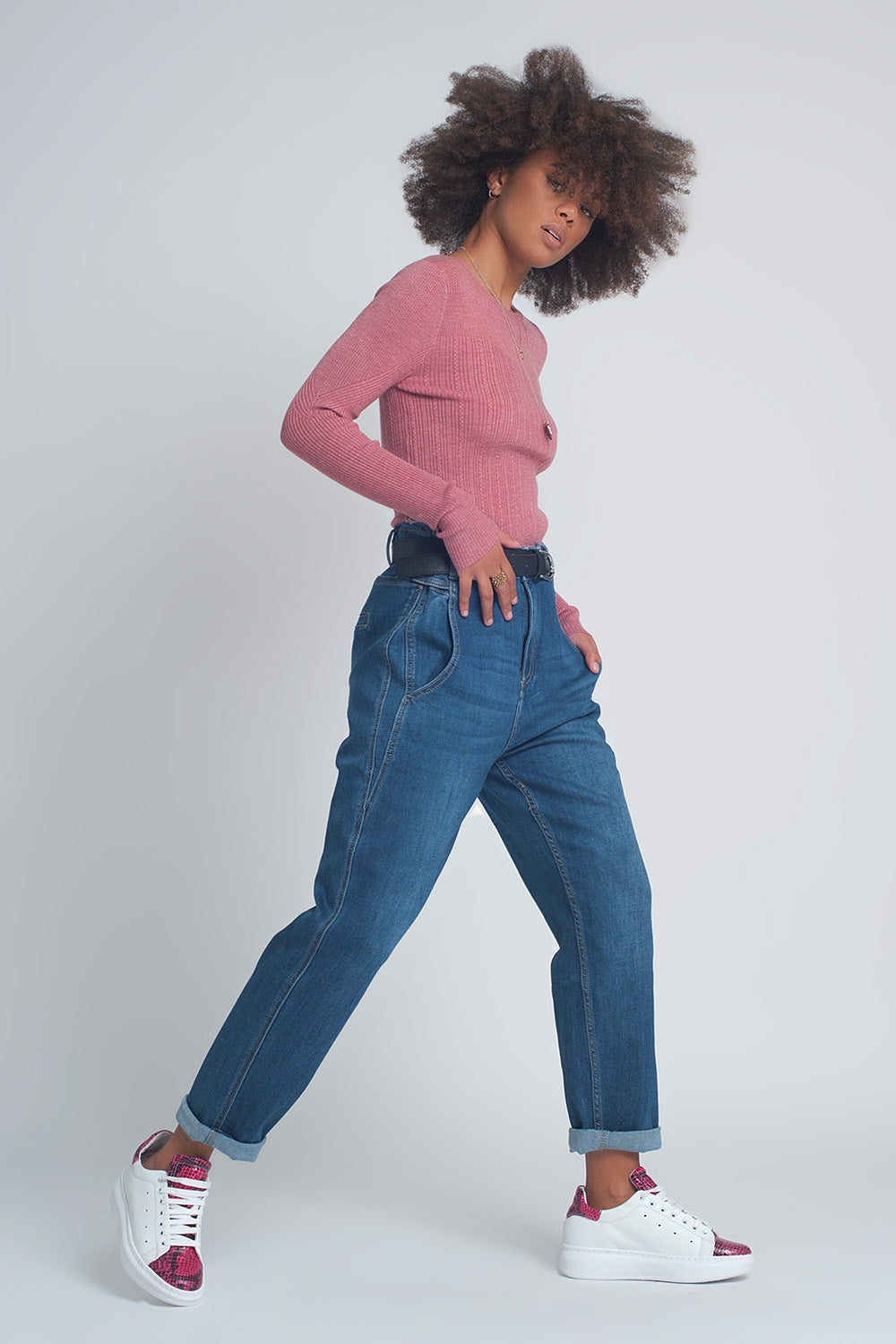 Jean boyfriend coupe ballon à taille haute en Bleu