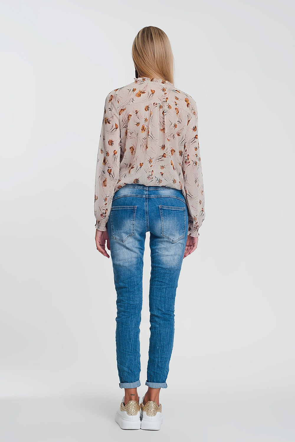 Jean boyfriend froissé en denim léger avec détails déchirés