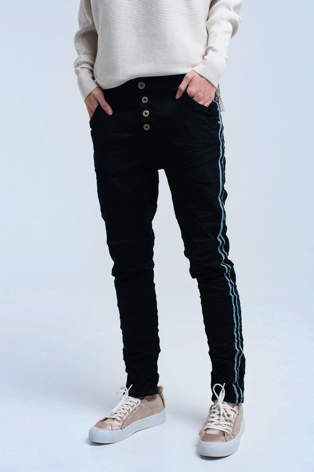 Jean boyfriend noir avec des boutons
