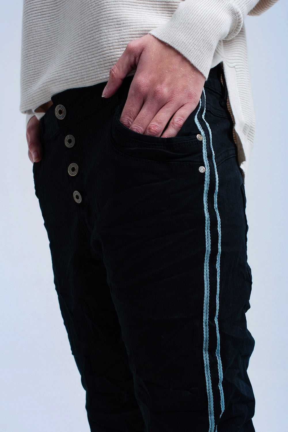 Jean boyfriend noir avec des boutons