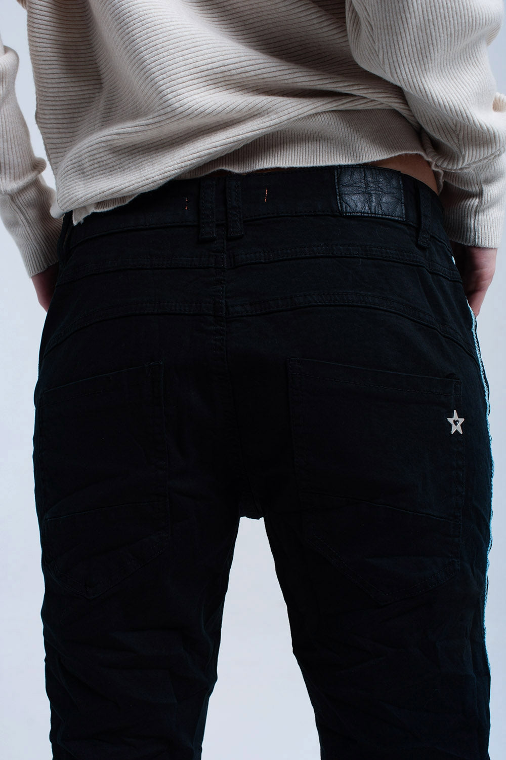 Jean boyfriend noir avec des boutons