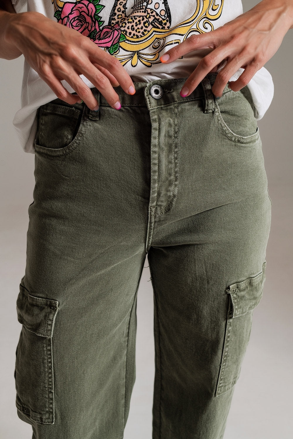 Jean cargo à jambe droite en vert olive
