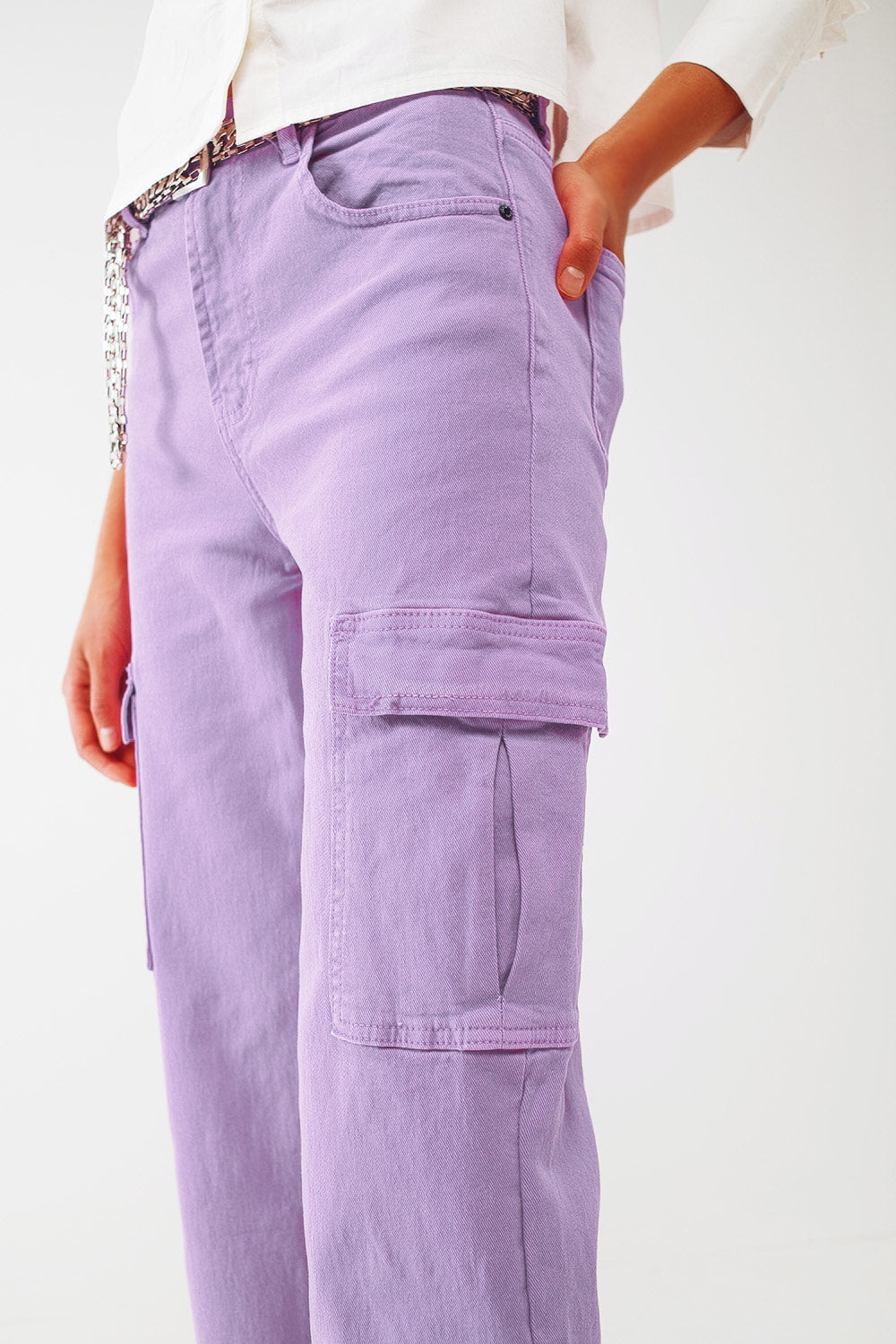 Jean cargo à jambe droite en violet