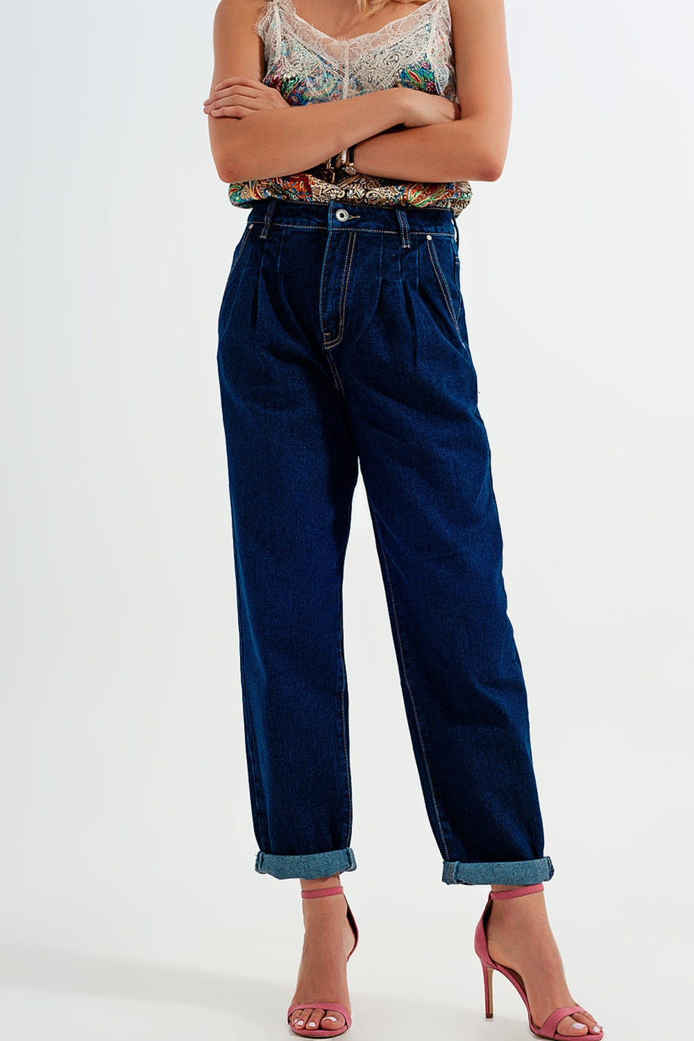 Q2 Jean coupe décontractée à plis sifflants bleu foncé