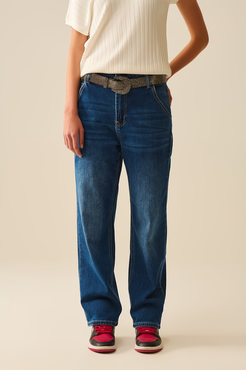 Q2 Jean coupe droite avec poches latérales en bleu moyen