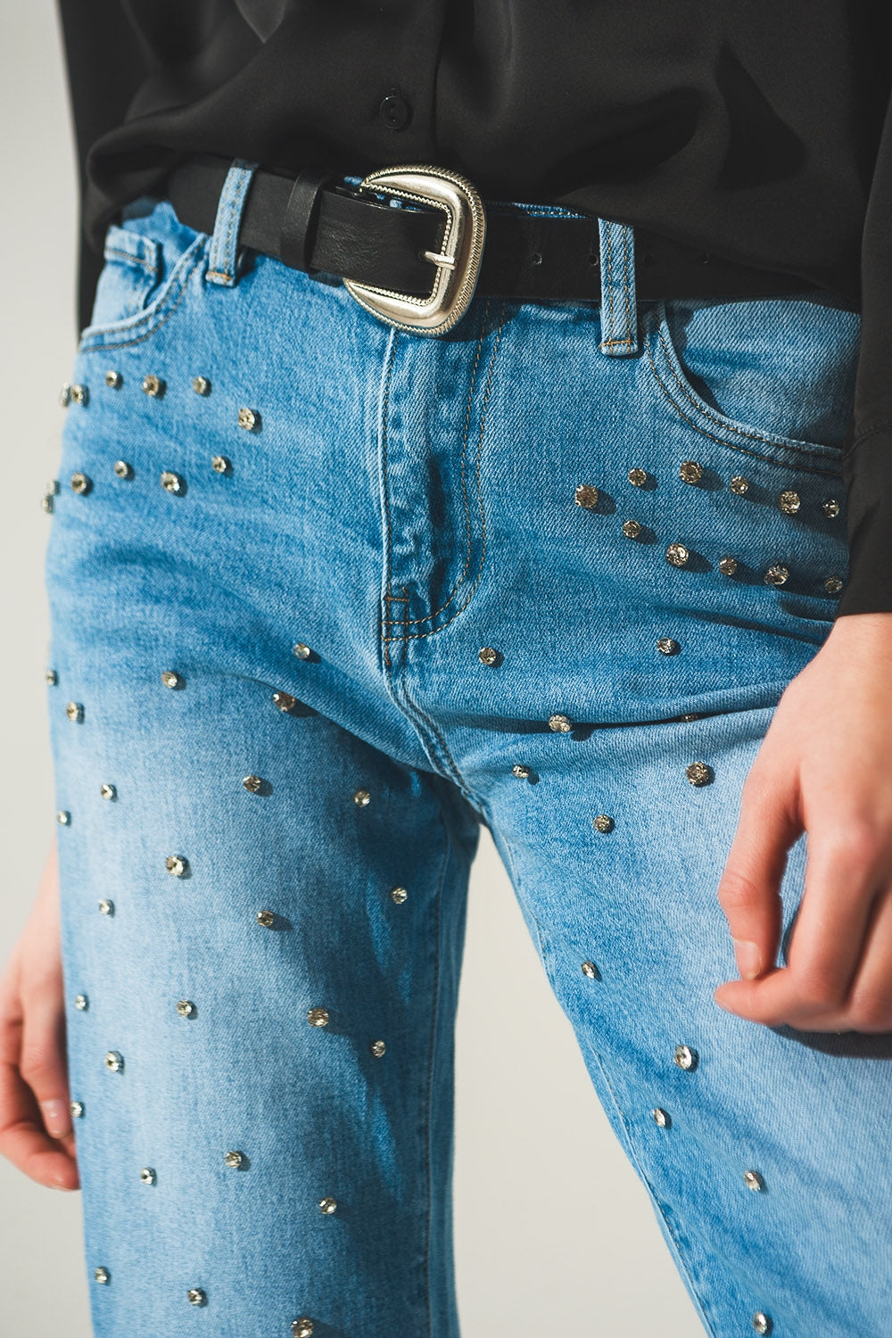 Jean déchiré en denim à strass
