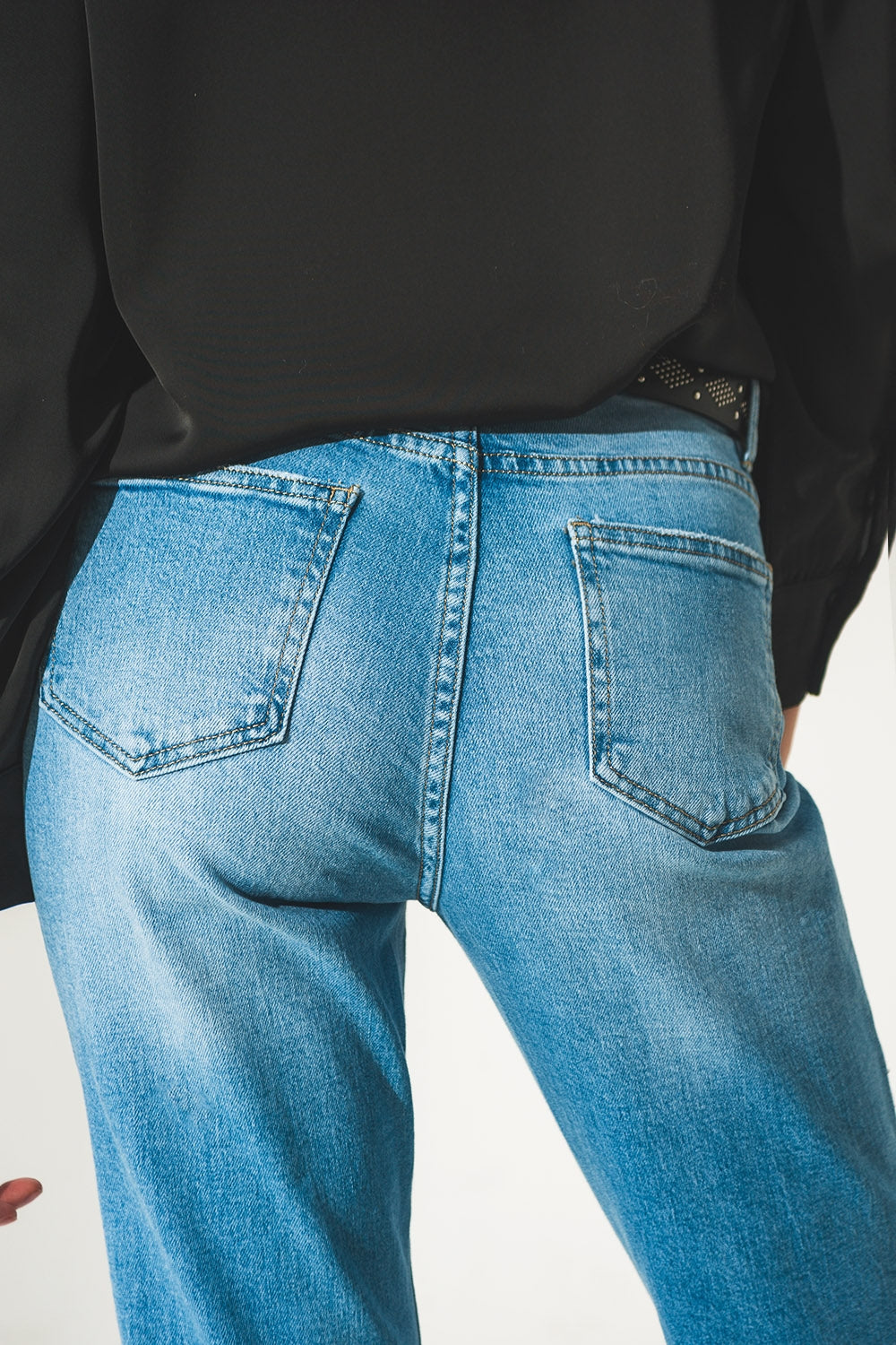 Jean déchiré en denim à strass