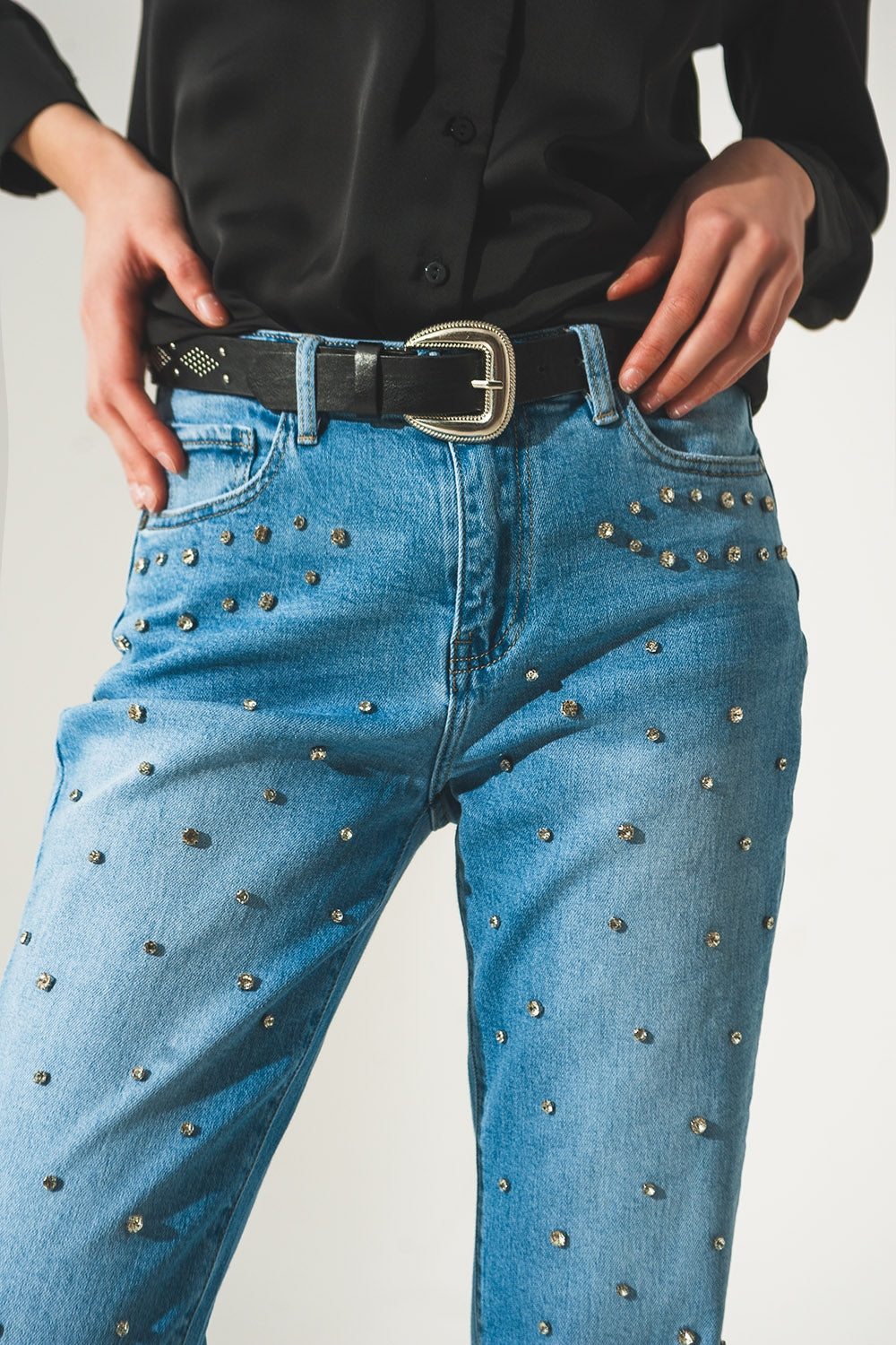 Jean déchiré en denim à strass