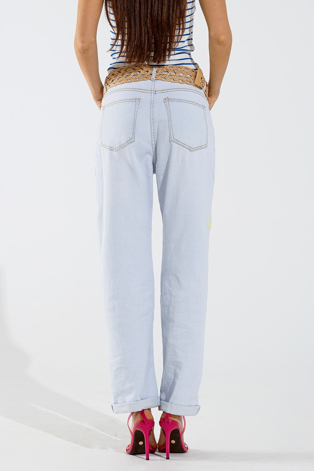 Jean décontracté blanchi à motifs floraux multicolores