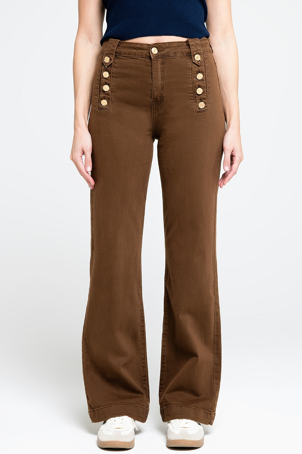 Q2 Jean droit avec boutons dorés sur le côté en camel