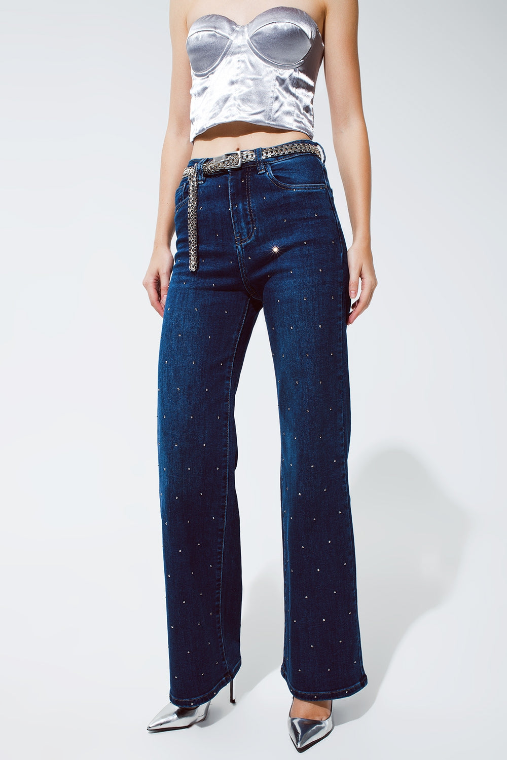 Jean droit avec détail strass en bleu