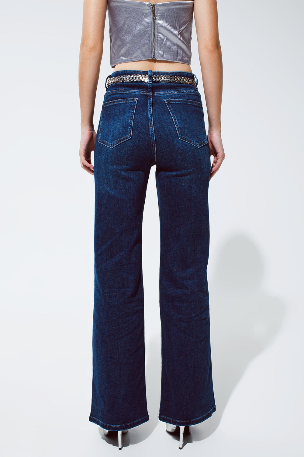 Jean droit avec détail strass en bleu