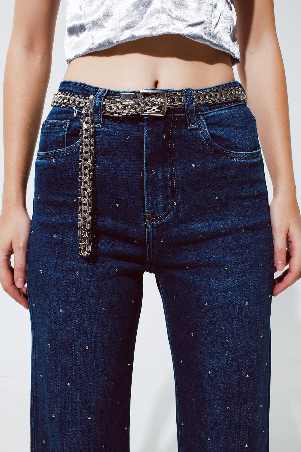 Jean droit avec détail strass en bleu